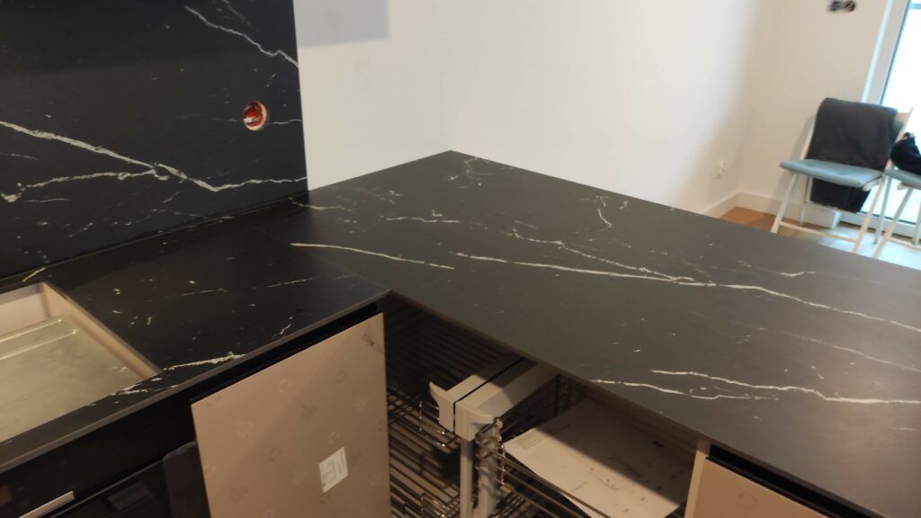 Spiek kwarcowy Neolith Nero Marquina
