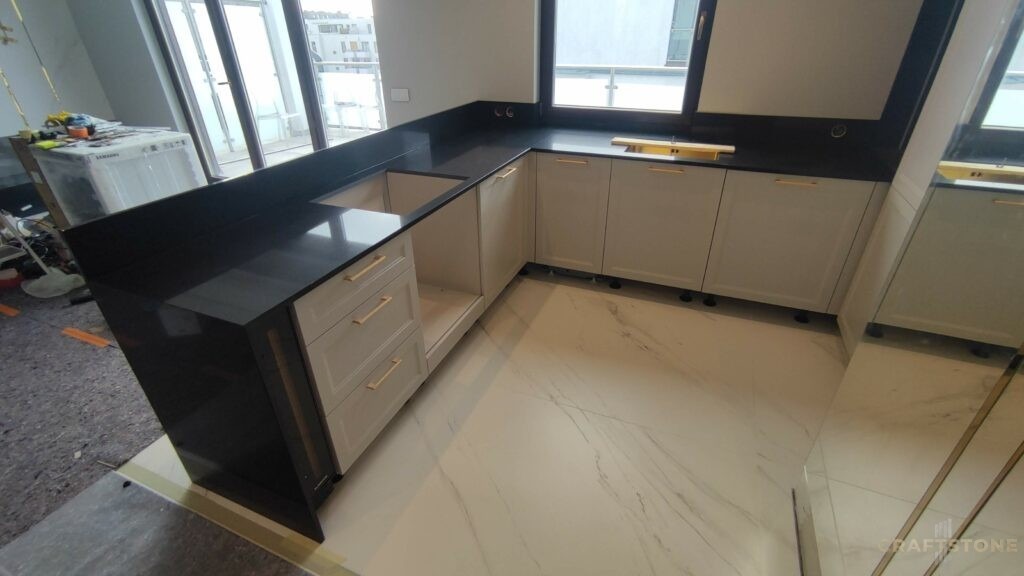 Konglomerat kwarcowy Technistone Gobi Black