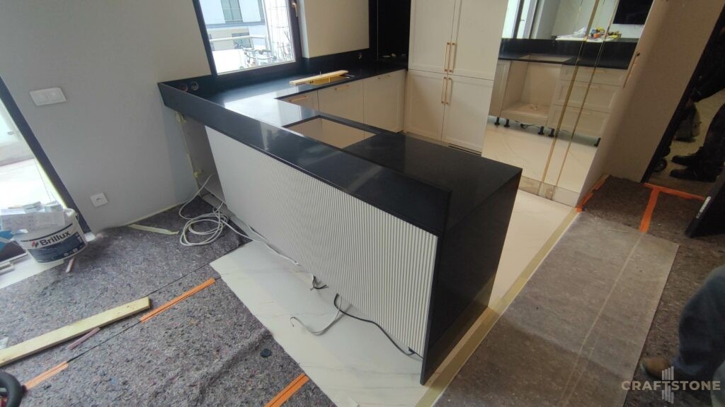 Konglomerat kwarcowy Technistone Gobi Black