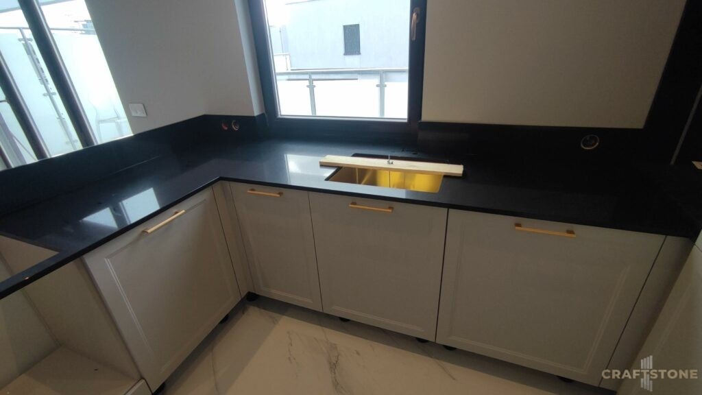 Konglomerat kwarcowy Technistone Gobi Black