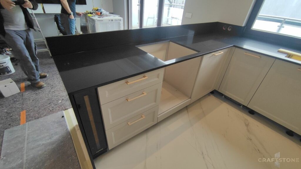 Konglomerat kwarcowy Technistone Gobi Black