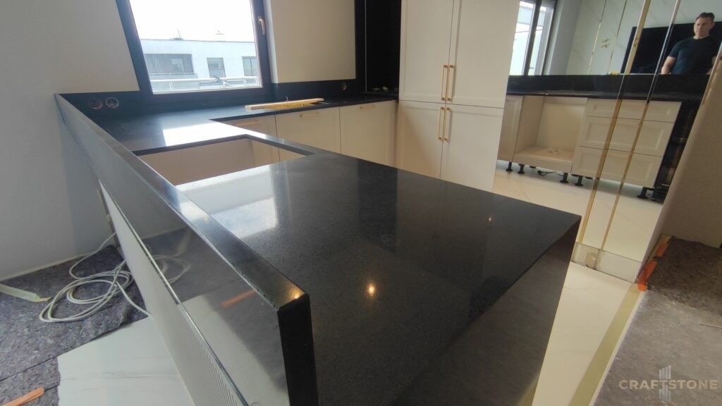 Konglomerat kwarcowy Technistone Gobi Black