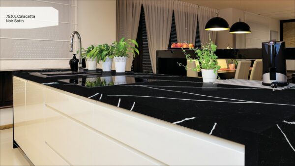 7530L Calacatta Noir Satin [Avant Quartz] - obrazek 8